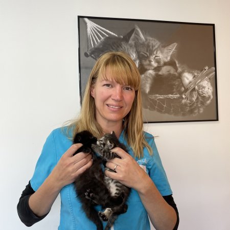 Dr Julie POUJOL-YEREMIAN