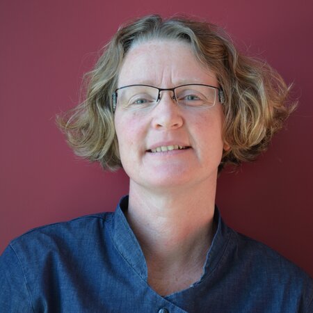Dr Ina DE CAUWER